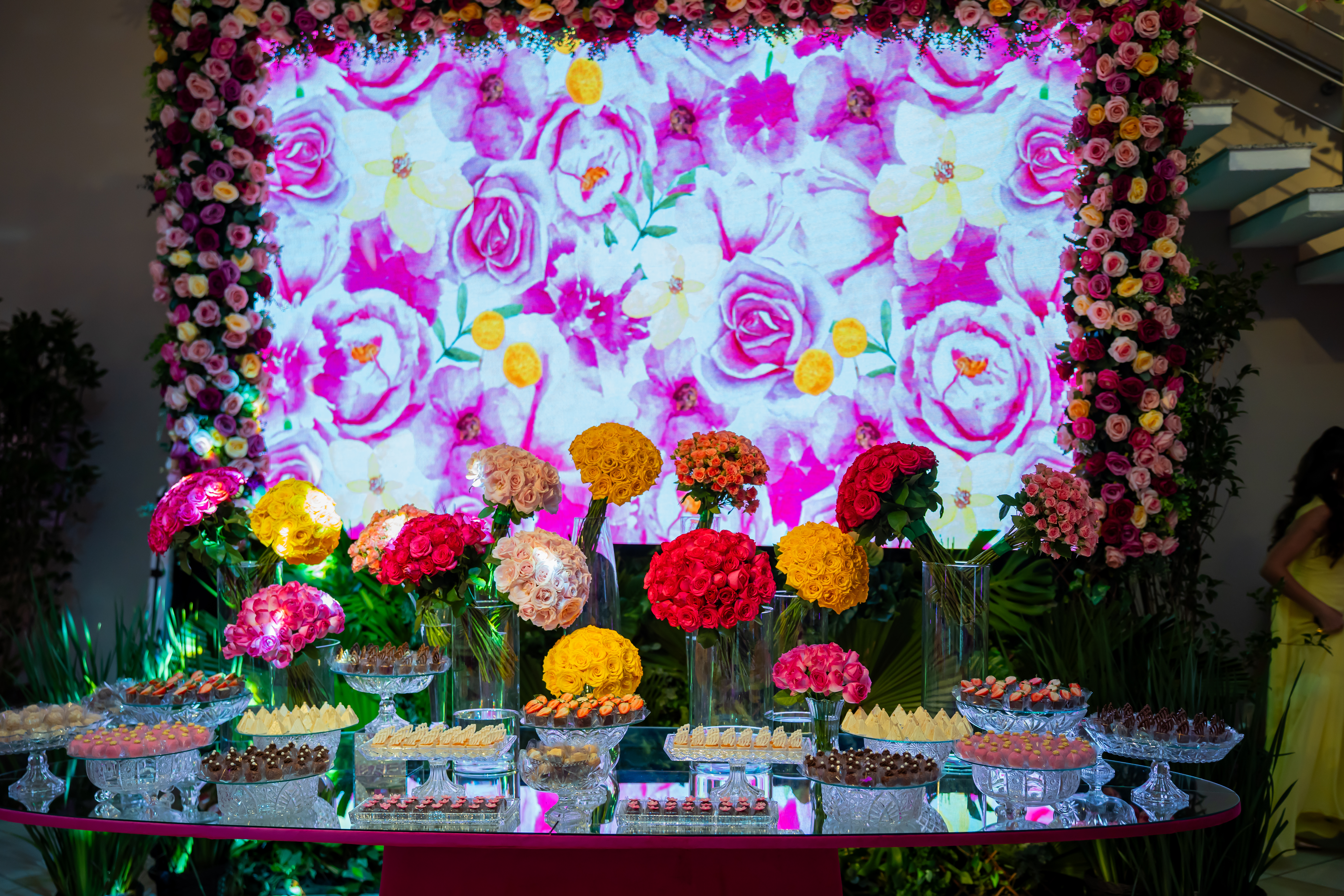 Escada e ambiente decorado