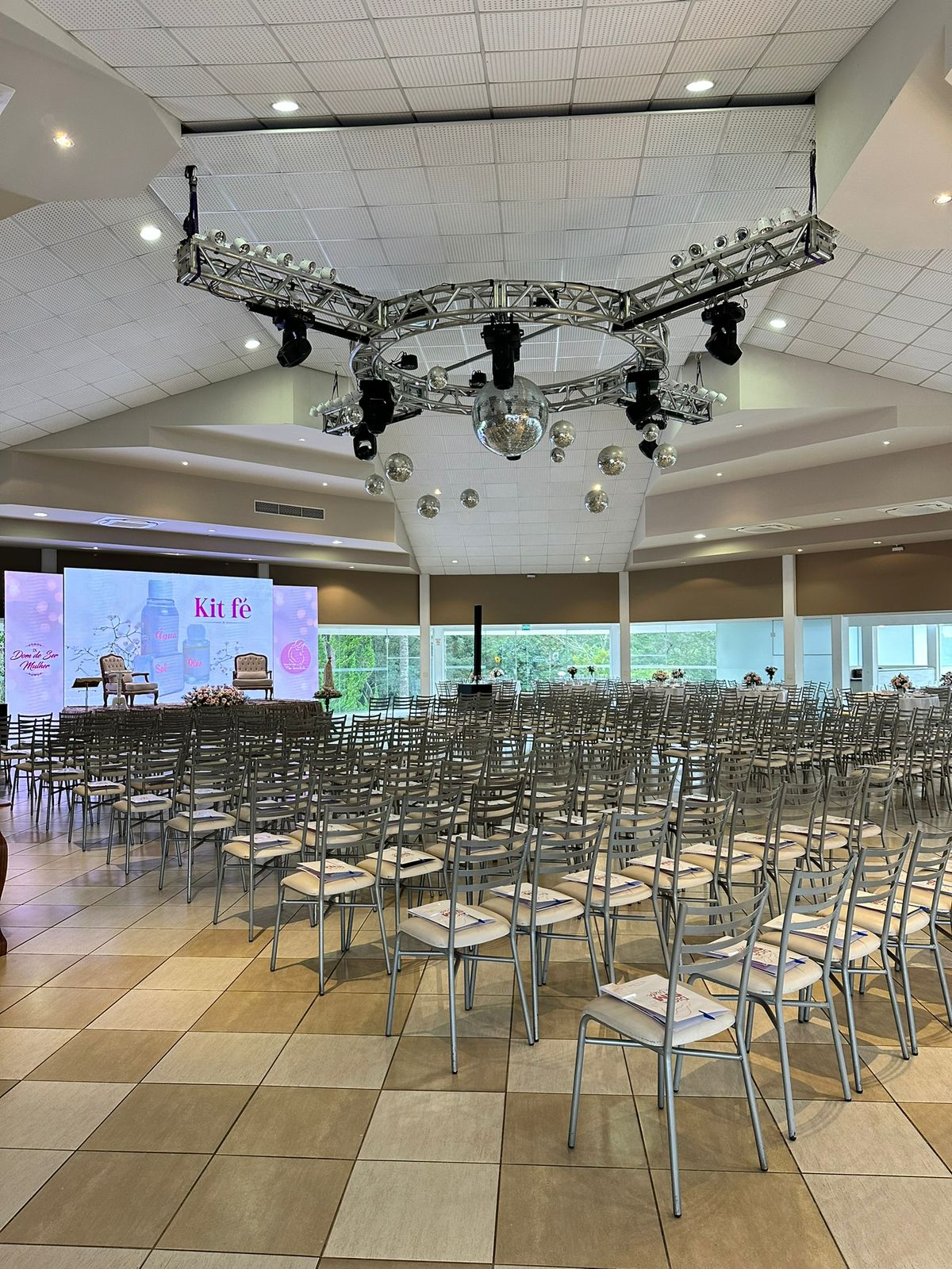 Palestra e configuração de auditório corporativo